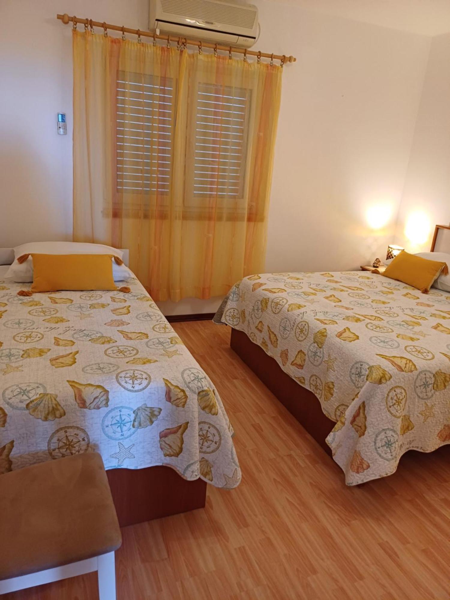 Apartments Jure Miljak 珀德垂那 外观 照片